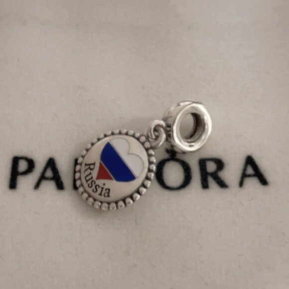 Pandora Russia Flag Exclusive Charm Pendant - Picture 3 of 4